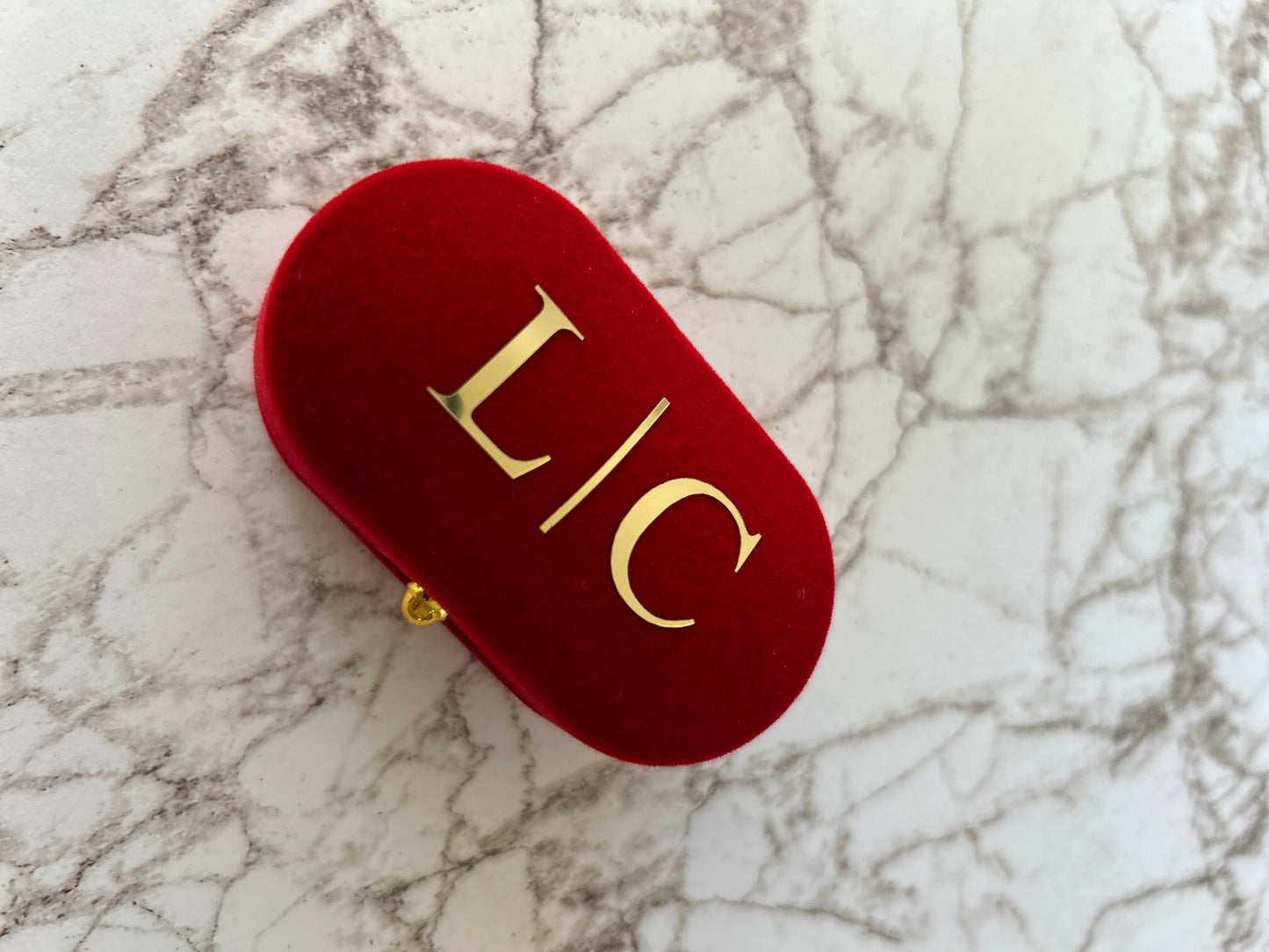 Aangepaste fluwelen ringdoos