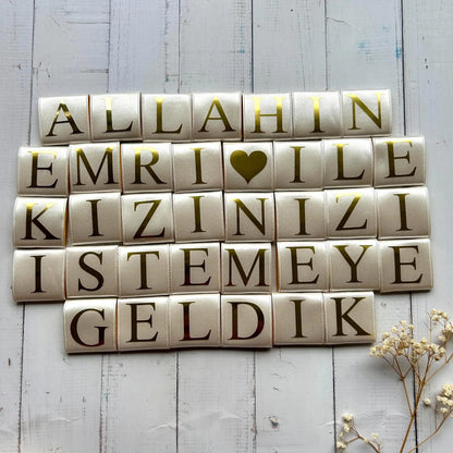 söz tepsisi etiket, parlak altın harfler